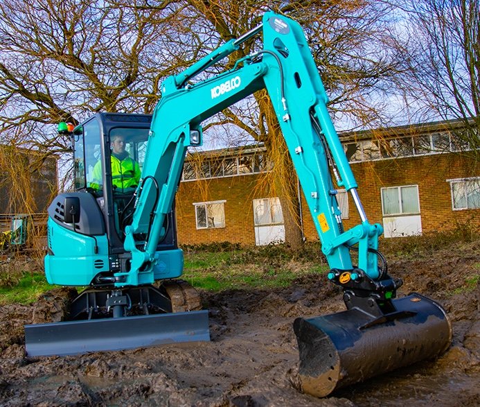 MOLSON EXTENDS KOBELCO MINI EXCAVATOR RANGE TO SCOTTISH CUSTOMERS